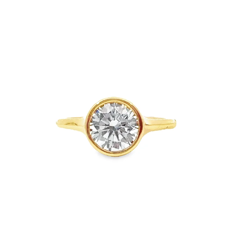 Padis Classique Solitaire Engagement Ring