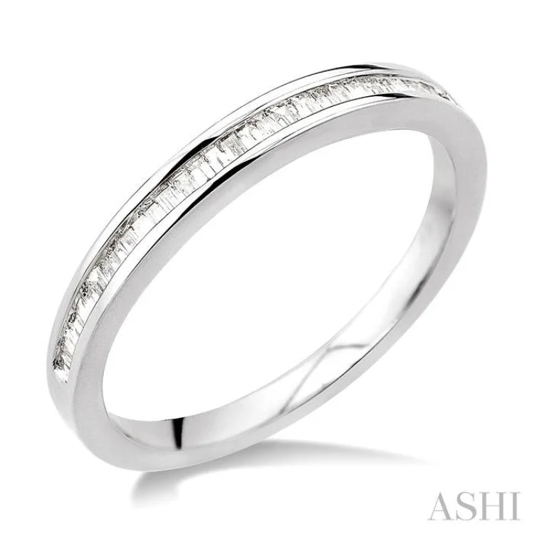 1/4 Ctw Channel Set Baguette Cut Diamond Wedding Band in 14K White Gold